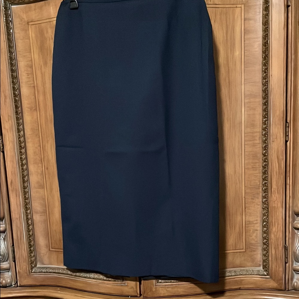 Chic Black Midi Length Straight Skirt for Cocktail Events